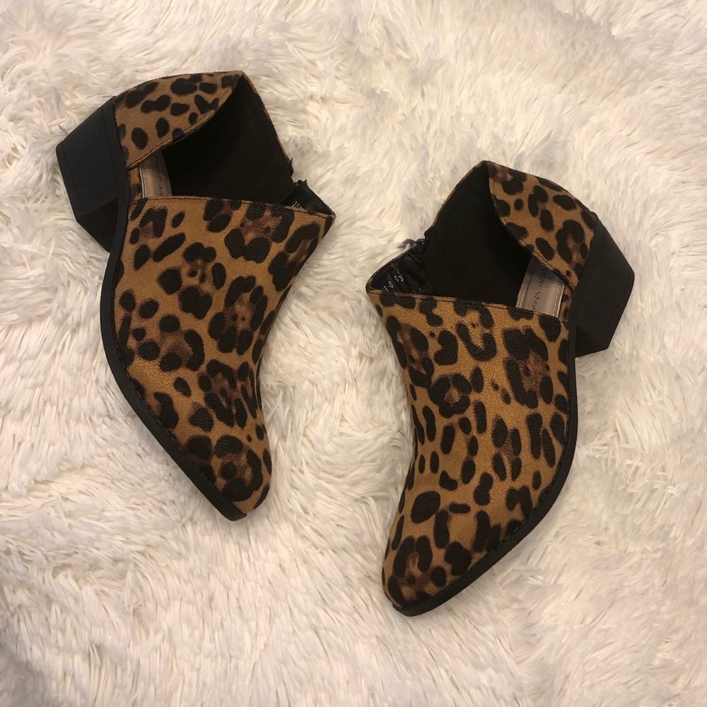 New leopard side cutout booties - Picture 3 of 8